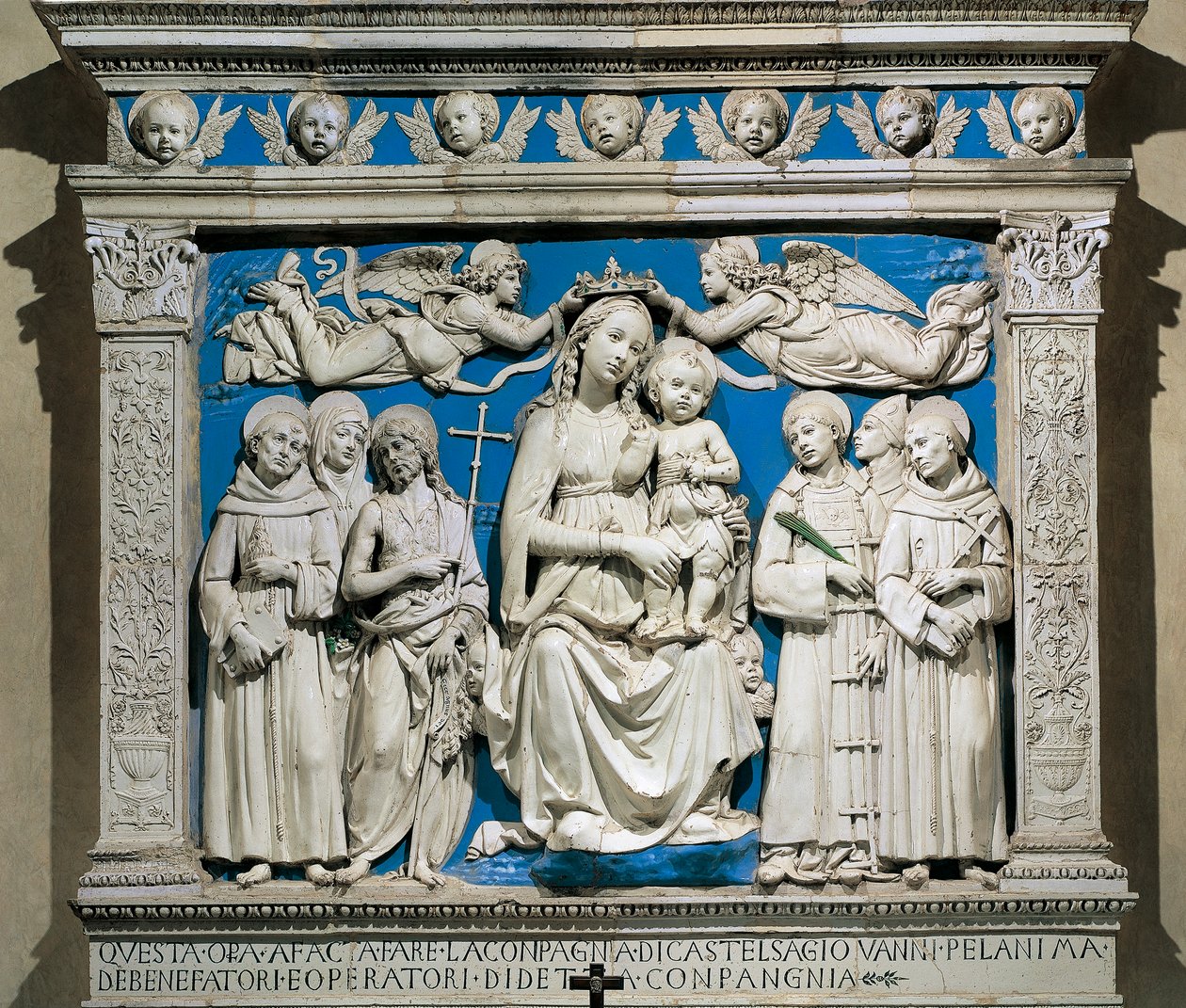 Madonna és gyermek a szentekkel, Andrea della Robbia (1435-1525), mázas cserép, Medici-kápolna, Santa Croce-templom, Firenze, Olaszország alkotó: Andrea Della Robbia
