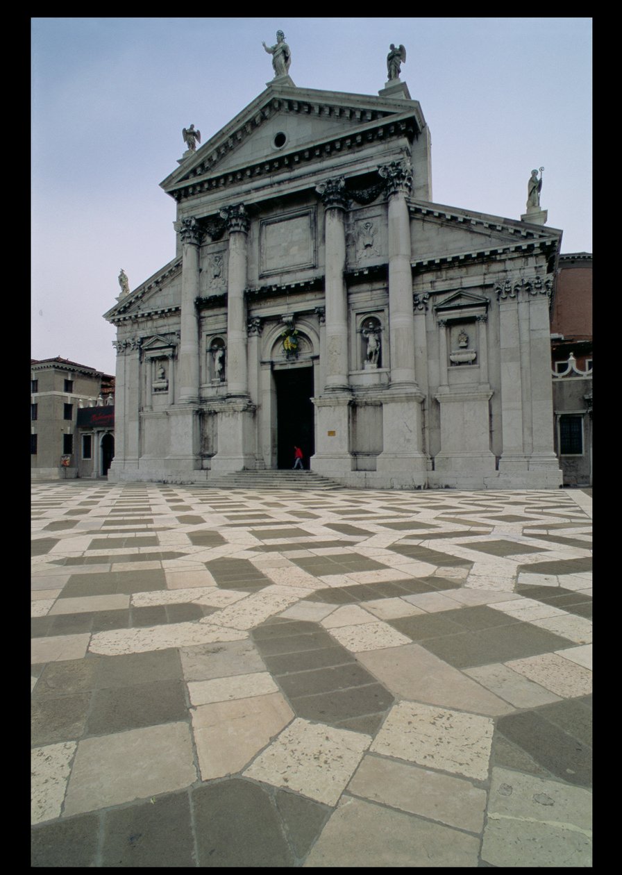 A templom homlokzata 1564-80-ban épült, homlokzata 1607-11 alkotó: Andrea Palladio