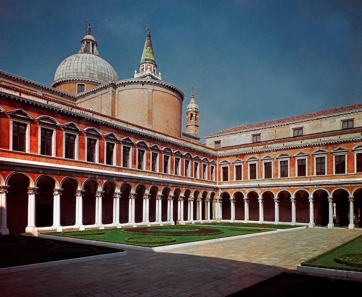 Reneszánsz építészet: kilátás a San Giorgio Maggiore (Major Szent György) templom kolostorára, amelyet Andrea di Pietro della Gondola dit Palladio (1508-1580) építész tervezett. 1566 Velence (Venezia), Olaszország alkotó: Andrea Palladio