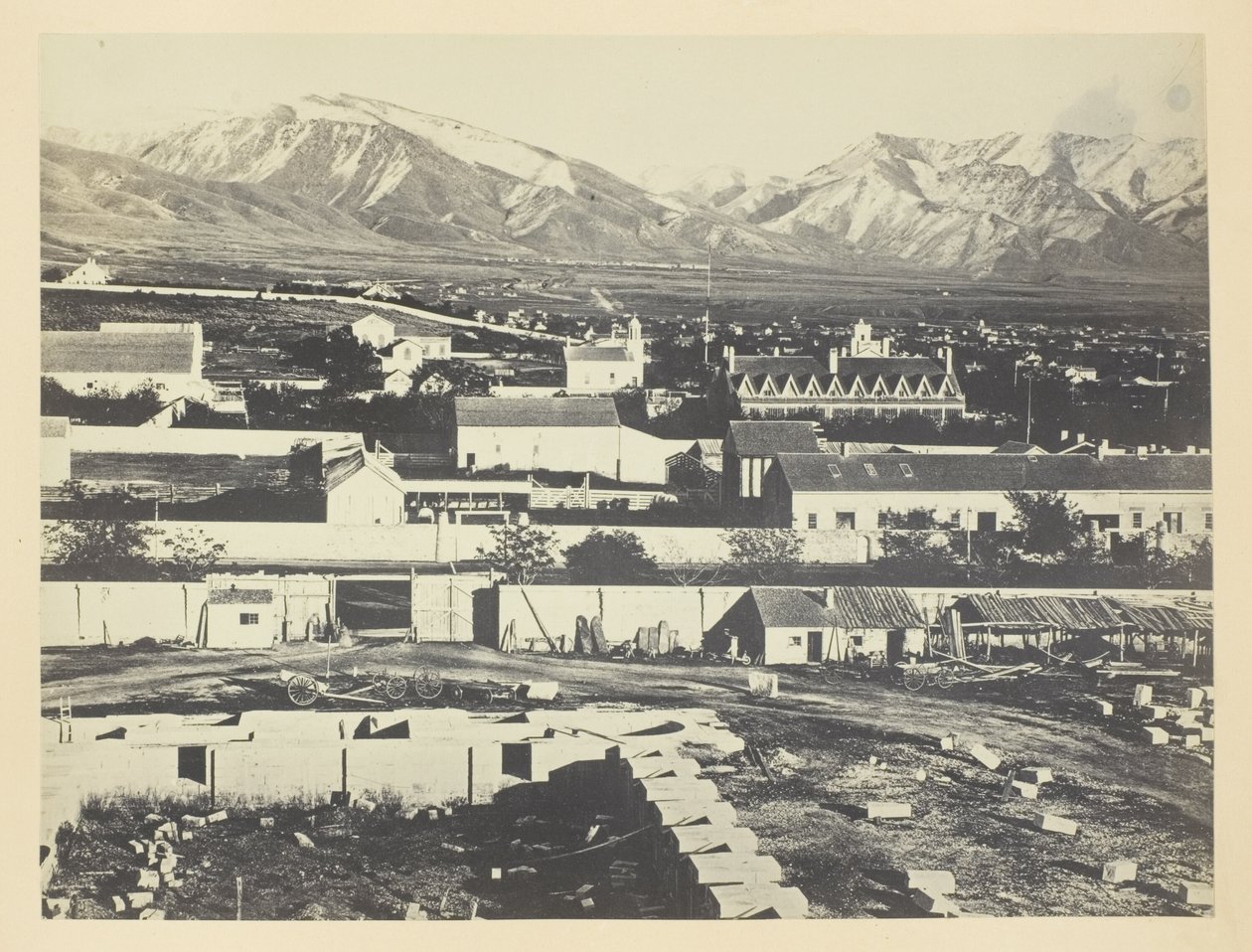 Salt Lake City, Camp Douglas és Wasatch-hegység a háttérben alkotó: Andrew Joseph Russell