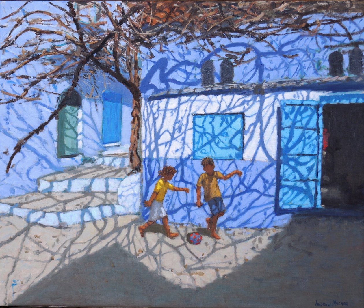 Labdajátékok az utcán, Chefchaouen, Marokkó, 2018, (olaj, vászon) alkotó: Andrew Macara