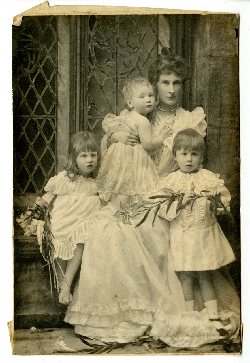 Evelyn hercegnő és három gyermeke, 1899 körül (f/w fotó) alkotó: Thomas Kelly