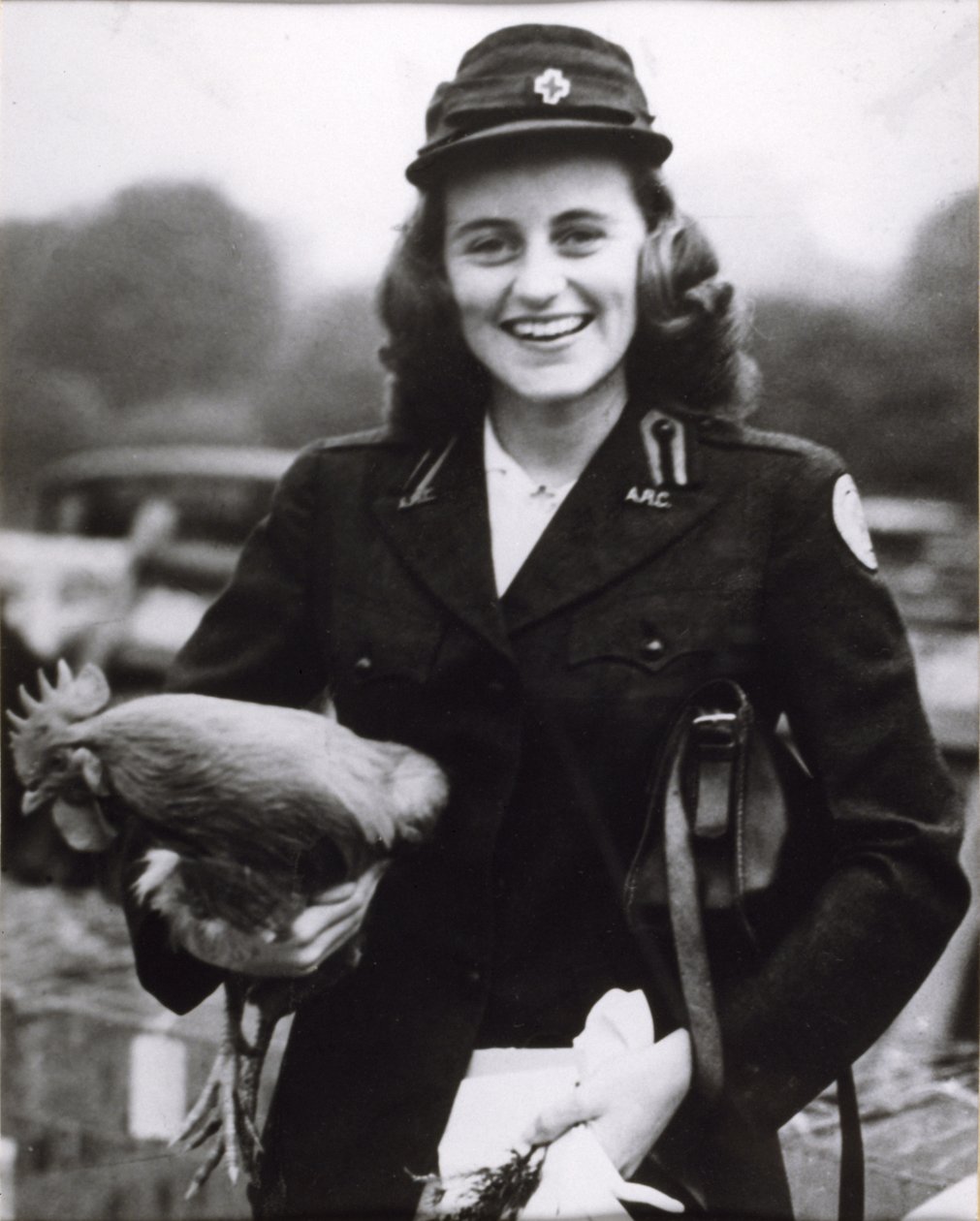Kick Kennedy Amerikai Vöröskereszt egyenruháját viseli Londonban, 1943 körül (f/w fotó) alkotó: Thomas Kelly