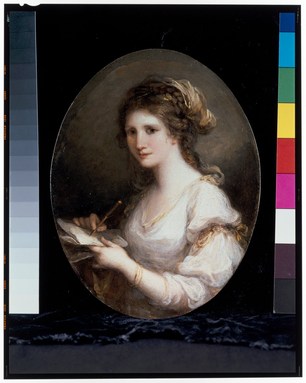 Feltételezett önarckép költészet álarcában, fehér ruhában, kezében tollal és papírral alkotó: Angelica Kauffman
