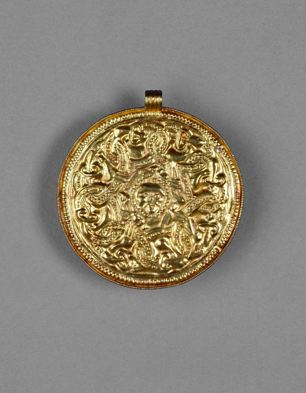 Bracteate medál, Faversham, Kent, Angolszász (arany) alkotó: Anglo Saxon
