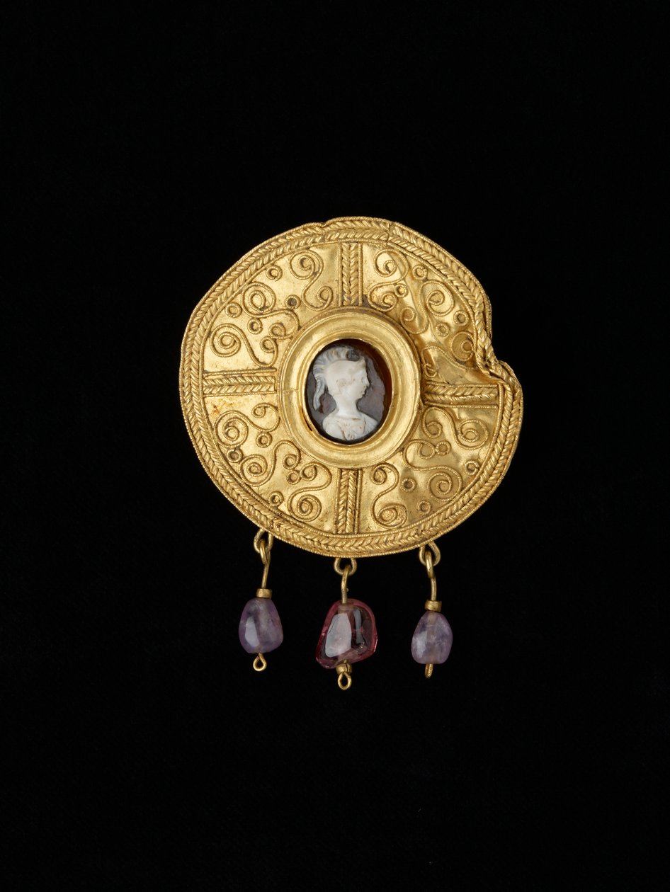 Korongos bross, Benevento, Campania, Angolszász, 7. század (arany, ónix és ametiszt) alkotó: Anglo Saxon