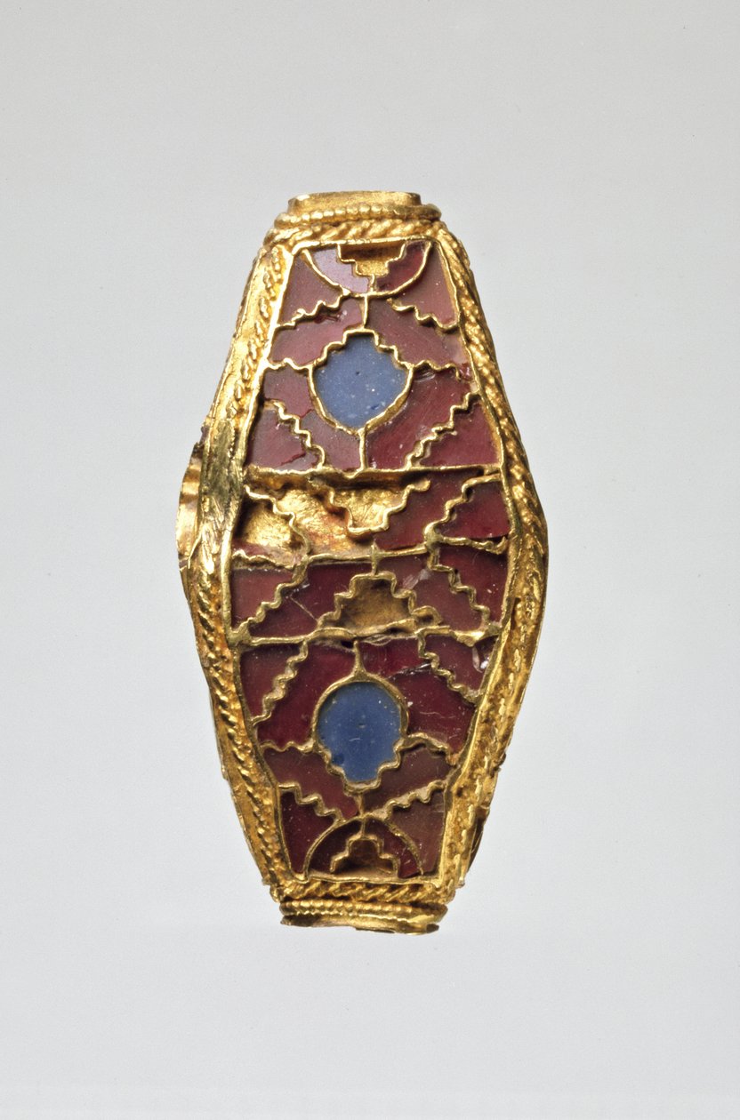 Négyoldalú lentoid gyöngy (zománc, gránát és arany) alkotó: Anglo Saxon