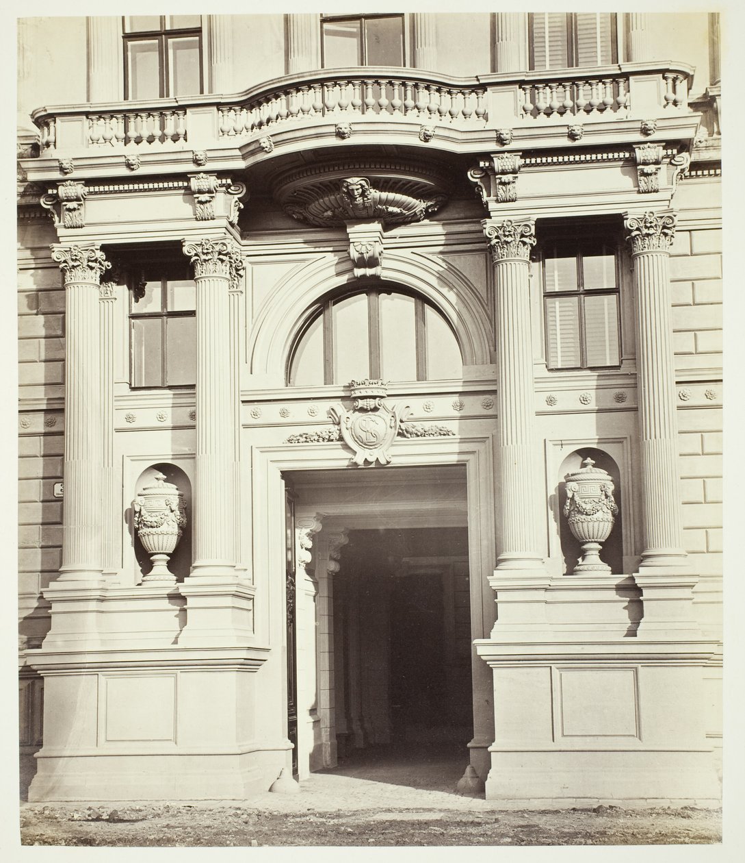 Albrechtsgasse 3. szám, portál Friedrich Ritter von Schey lakóhelyénél alkotó: Anonymous