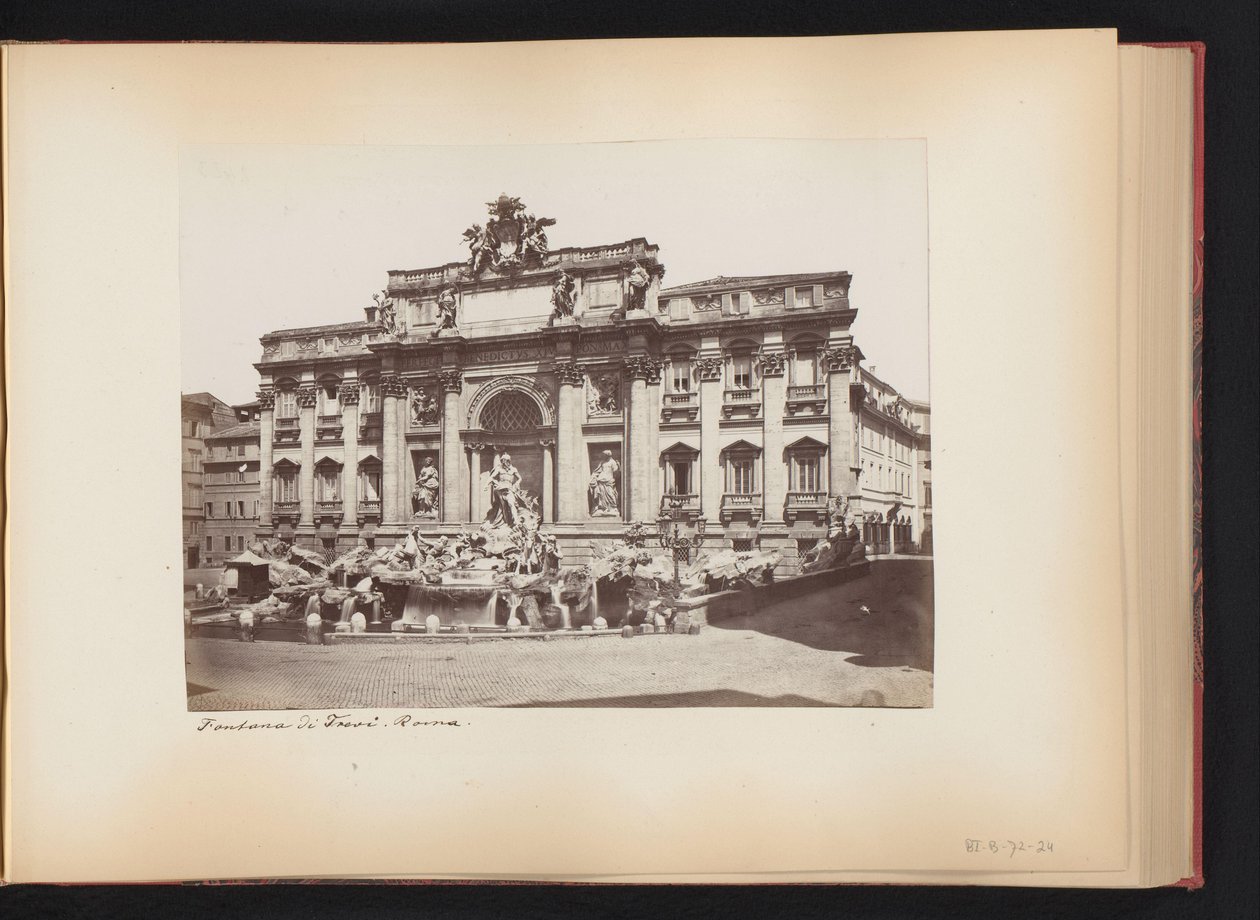 Kilátás a Trevi-kútra Rómában, Olaszországban Fontana di Trevi. Roma (cím a tárgyon) alkotó: Anonymous