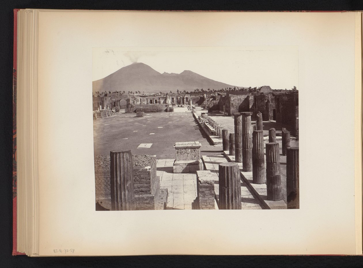 Kilátás a Piazza del Foro-ra Pompeiiben, Olaszországban alkotó: Anonymous