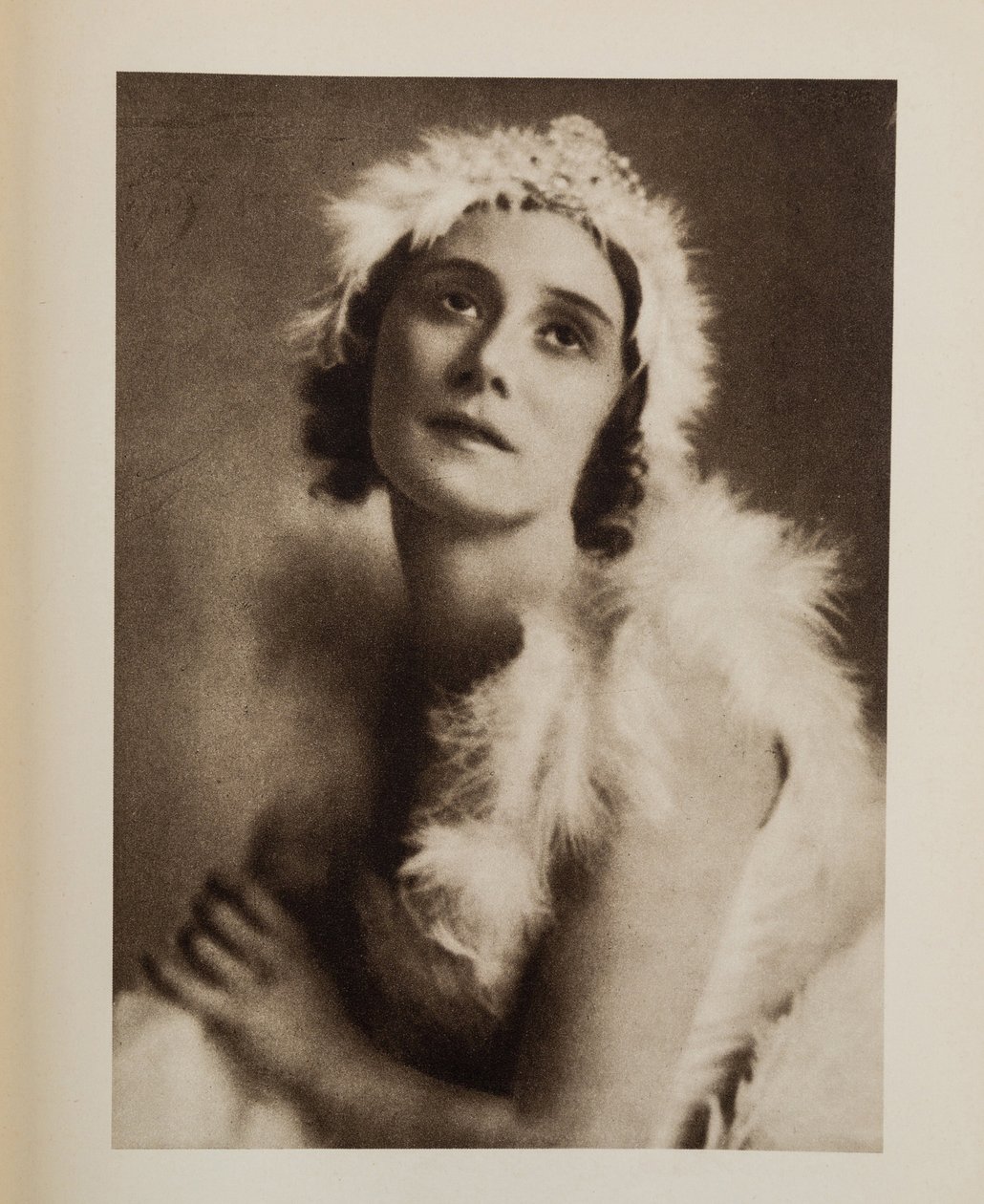 Anna Pavlova (Pavlovna) (1881-1931) Camille Saint-Saens Anonymous A haldokló hattyú című balettjében. Kromolitográfia, , Magángyűjtemény alkotó: Anonymous Anonymous