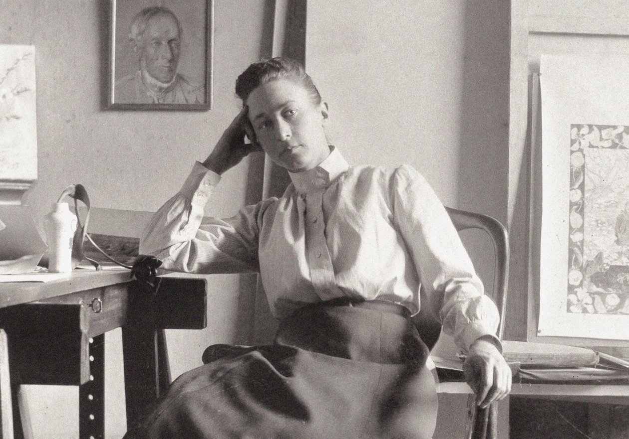 Hilma af Klint műtermében a stockholmi Hamngatanban, 1895 körül (fotó) alkotó: Anonymous Anonymous