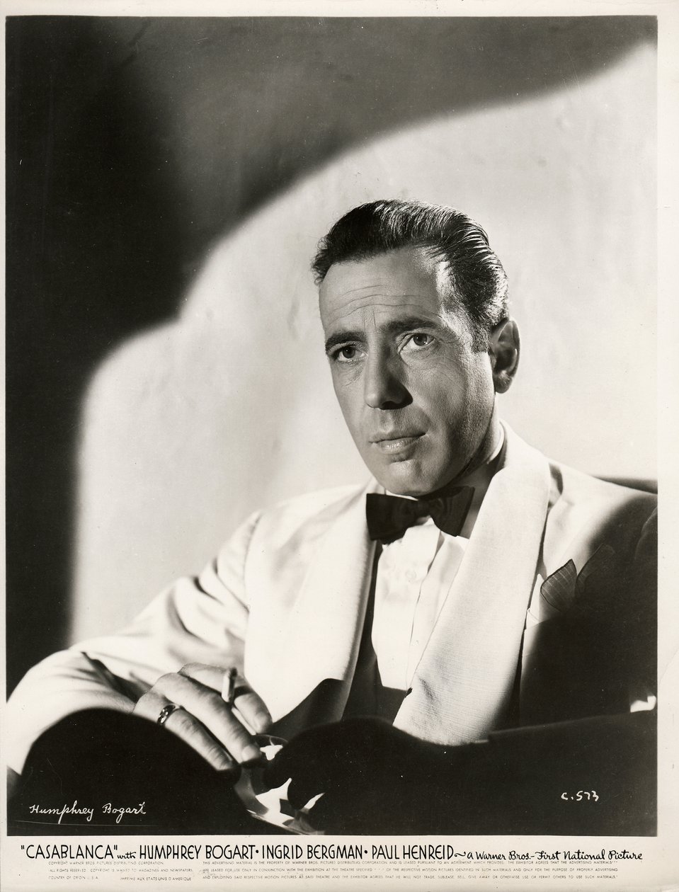 Humphrey Bogart (1899-1957) Michael Curtiz filmjében, a Casablanca című filmben, az Anonymous oldalán alkotó: Anonymous Anonymous