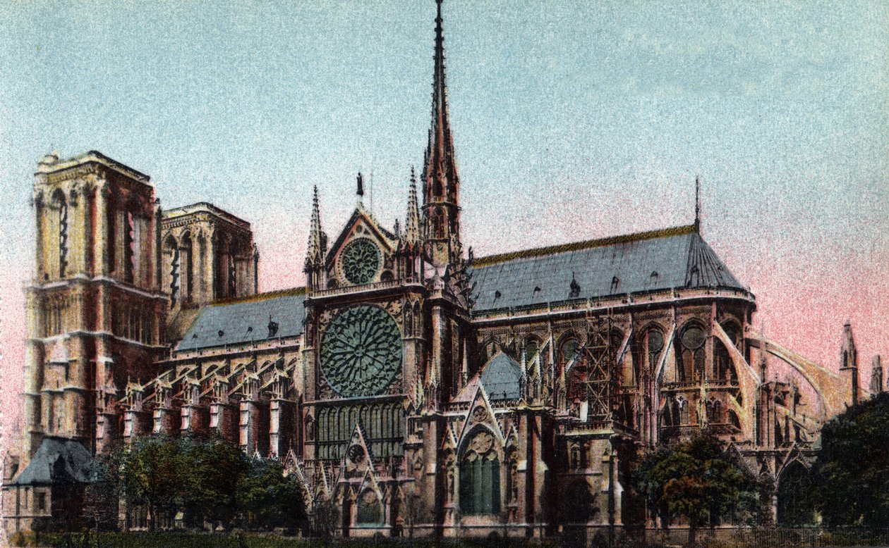 Párizs: a Cathedrale Notre Dame (Notre-Dame) külső képe, déli oldal. Gótikus építészet. Fénykép 1920-ból Párizs városának „”művészeti albumában”. Magángyűjtemény. alkotó: Anonymous Anonymous