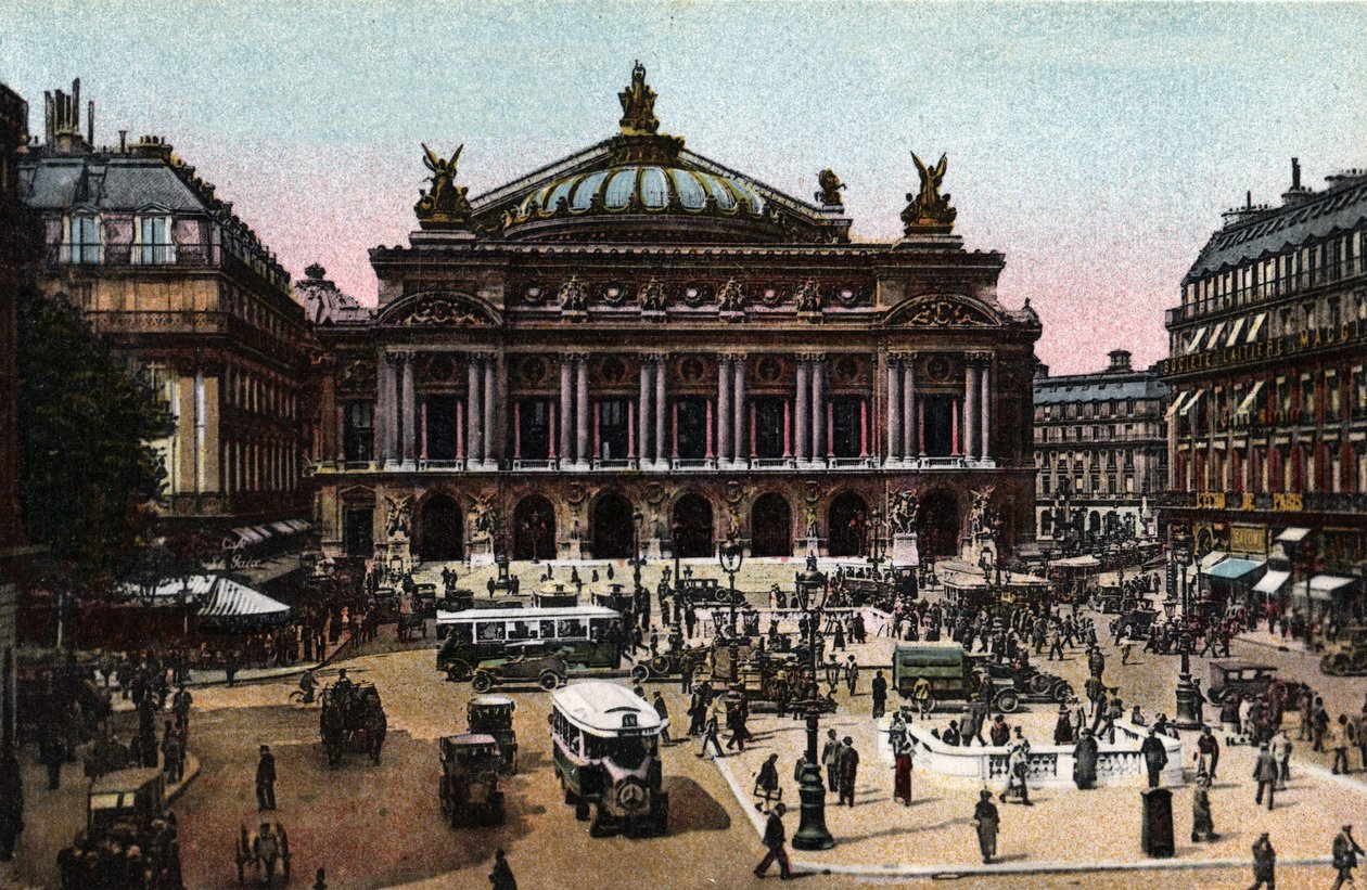 Párizs: kilátás a Charles Garnier (1825-1898) Opera homlokzatára és a Place de l