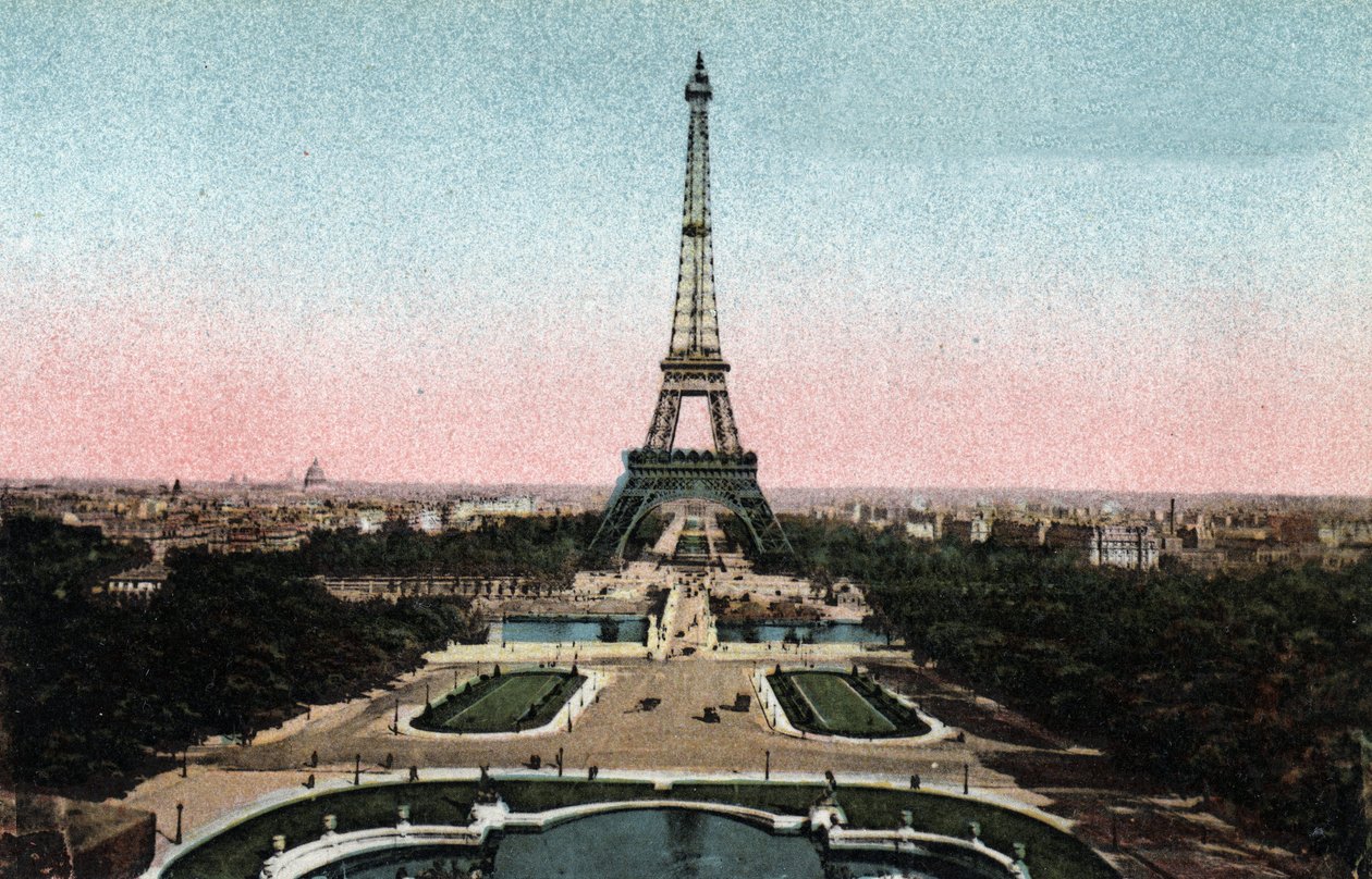 Párizs: kilátás a Trocadero kertre, az Eiffel-toronnyal és a Szajna Iena hídjával. Fénykép 1920-ból Párizs városának „”művészeti albumában”. Magángyűjtemény. alkotó: Anonymous Anonymous