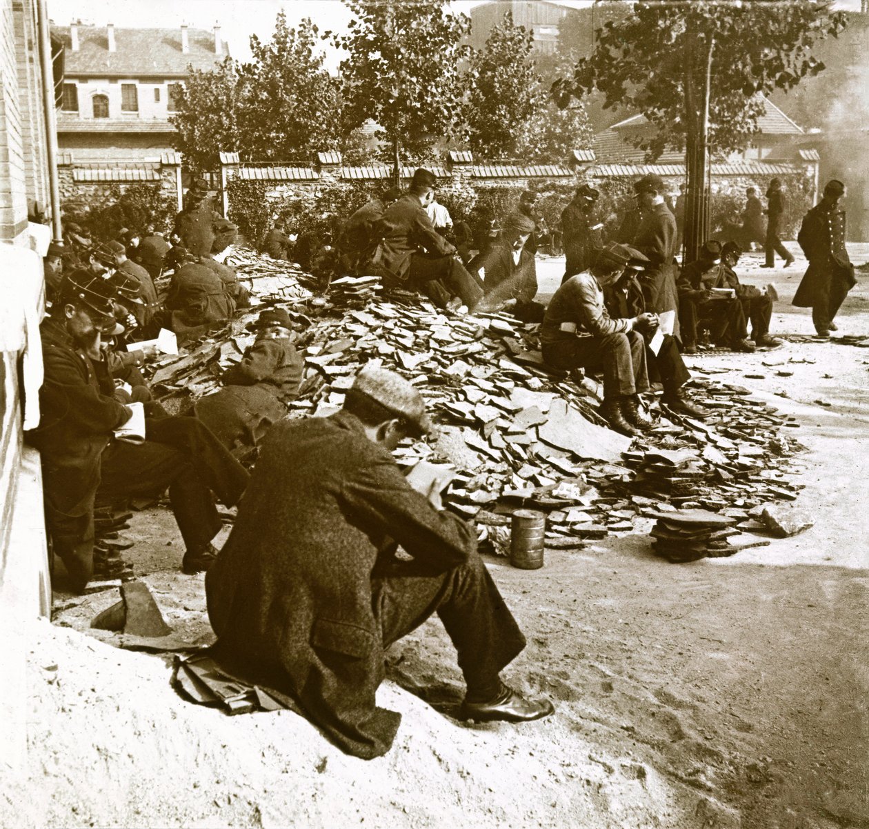 Fotózás - Sztereó üveglap az első világháborúról: sorkatonák egy párizsi laktanyában a mozgósítás után, Magángyűjtemény alkotó: Anonymous Anonymous