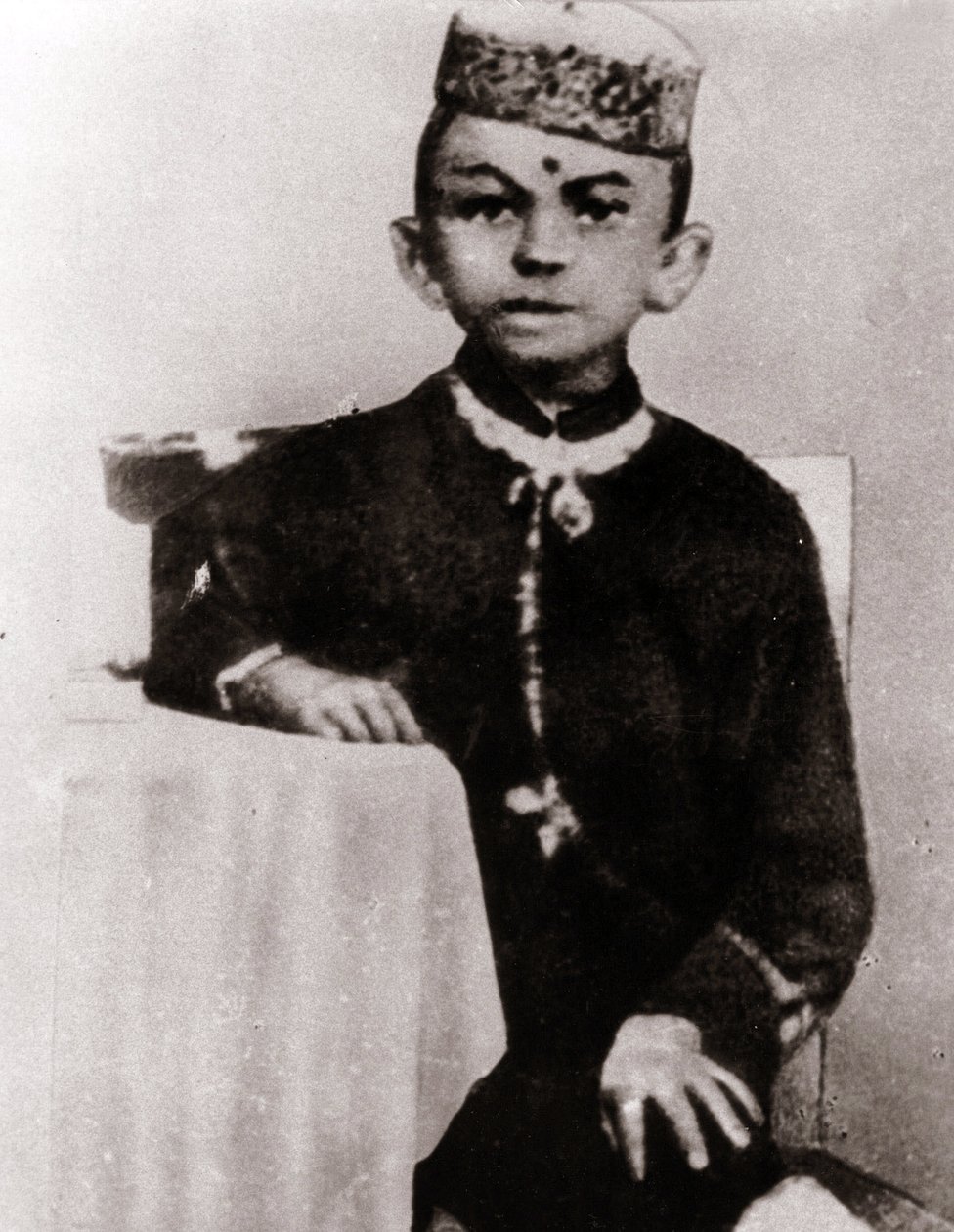 Mohandas Karamchand Gandhi (1869-1948) politikai vezető gyermek portréja - Fényképezés 1875 körül alkotó: Anonymous Anonymous