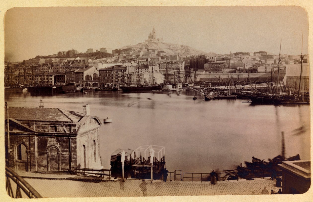 Marseille városa és környéke 1885-1890 körül: A régi kikötő és a Notre Dame de la Garde, Magángyűjtemény alkotó: Anonymous Anonymous