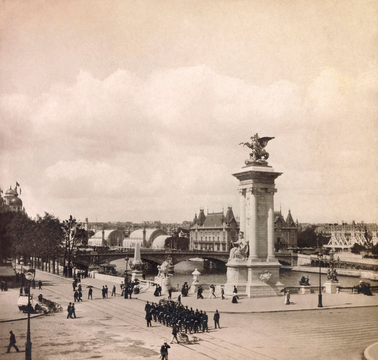 1900-as egyetemes kiállítás – Universelle de 1900 kiállítás Párizsban: Pylone du pont Alexandre III – magángyűjtemény alkotó: Anonymous Anonymous