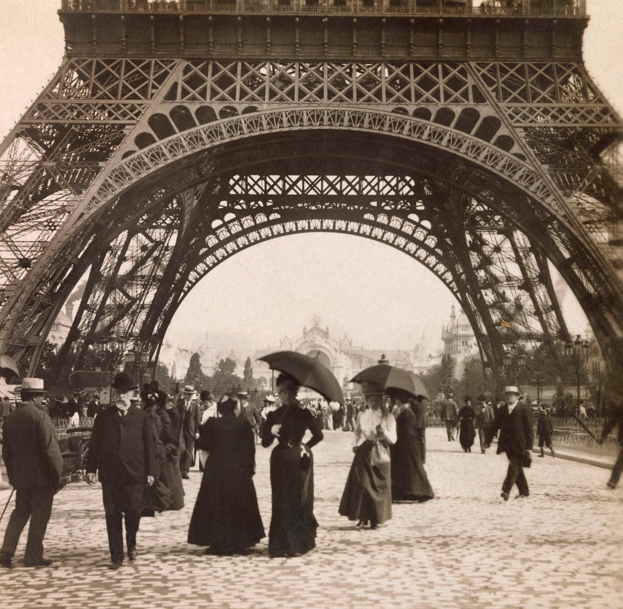 1900-as egyetemes kiállítás – Universelle de 1900 kiállítás Párizsban: Kilátás az Eiffel-torony alatt – magángyűjtemény alkotó: Anonymous Anonymous