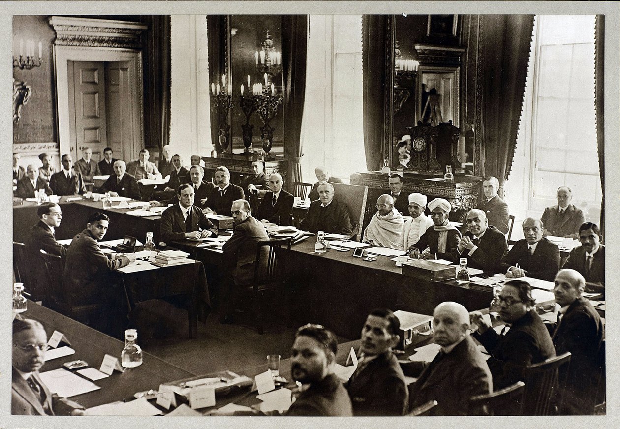 deuxieme Conference de la Table ronde - Mahatma Gandhi - Második Kerekasztal Konferencia Londonban, Anonymous. Ezüst zselatin fotózás alkotó: Anonymous Anonymous