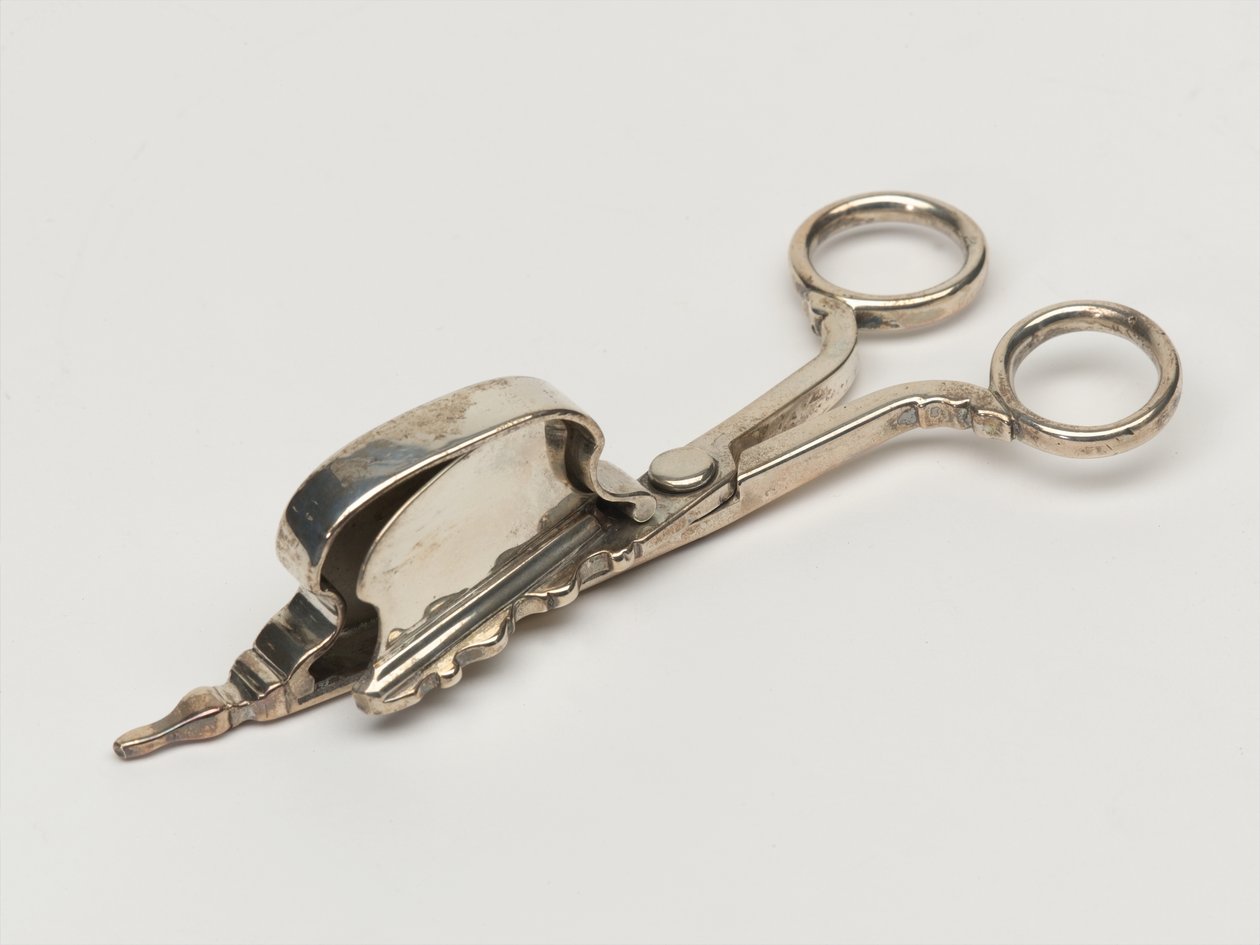 Gyertyaoltó, Ordnance Board, 1696 körül (snuffer) alkotó: Anthony Nelme