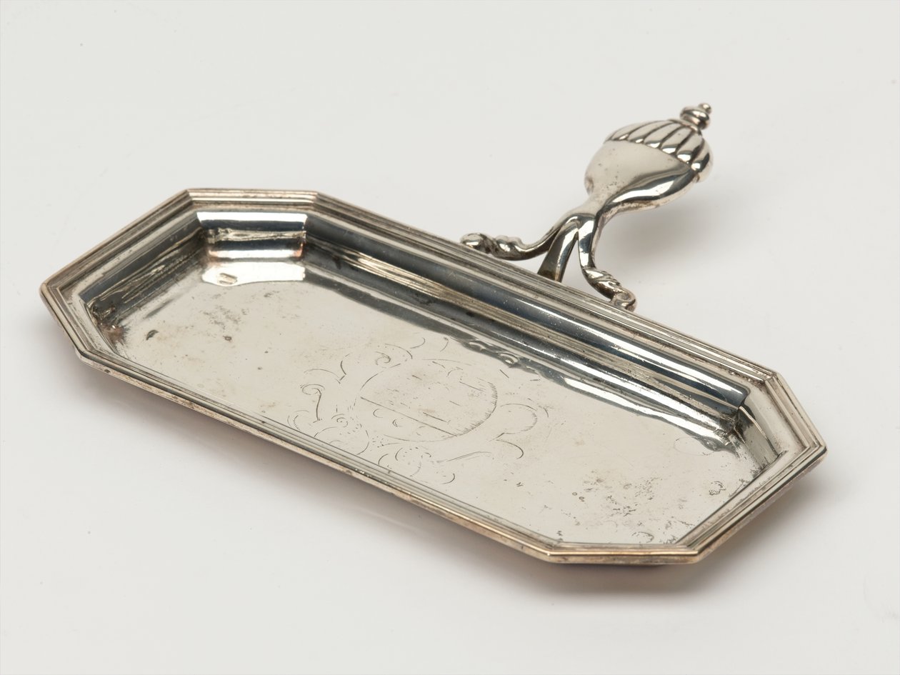 Gyertyafüsttartó tálca, Ordnance Board, 1696 körül (tálca, szippantó) alkotó: Anthony Nelme