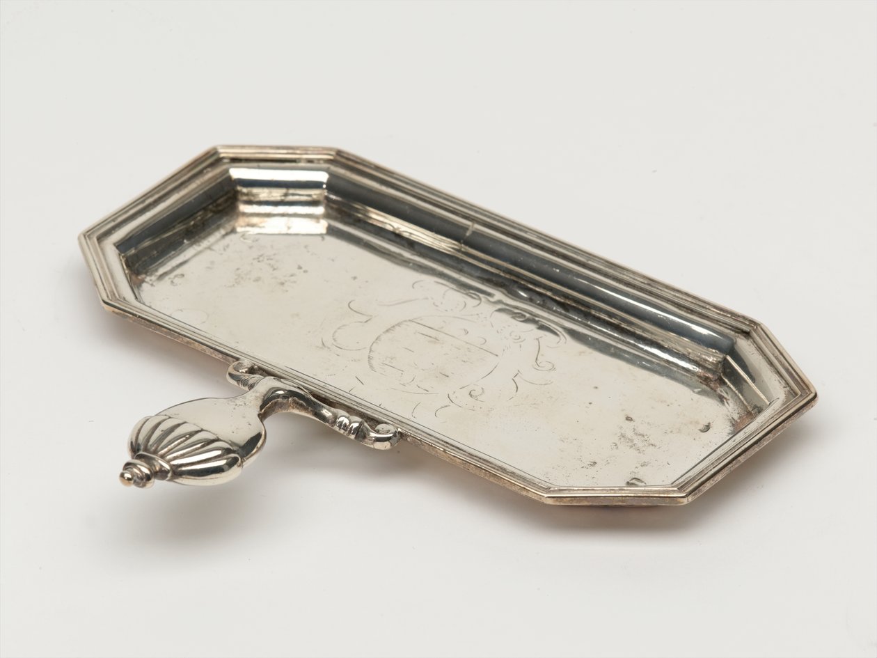 Gyertyafüsttartó tálca, Ordnance Board, 1696 körül (tálca, szippantó) alkotó: Anthony Nelme