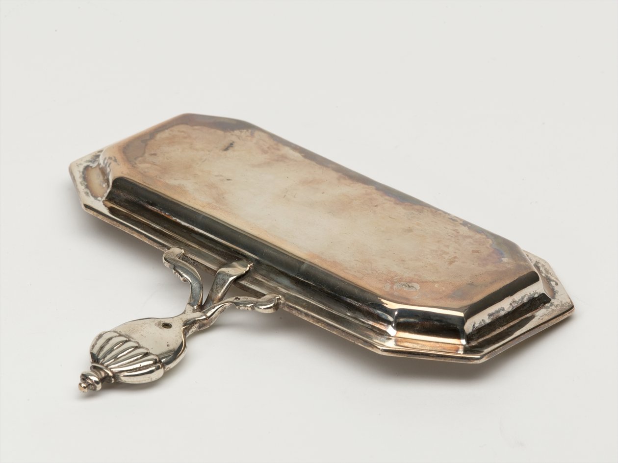 Gyertyafüsttartó tálca, Ordnance Board, 1696 körül (tálca, szippantó) alkotó: Anthony Nelme