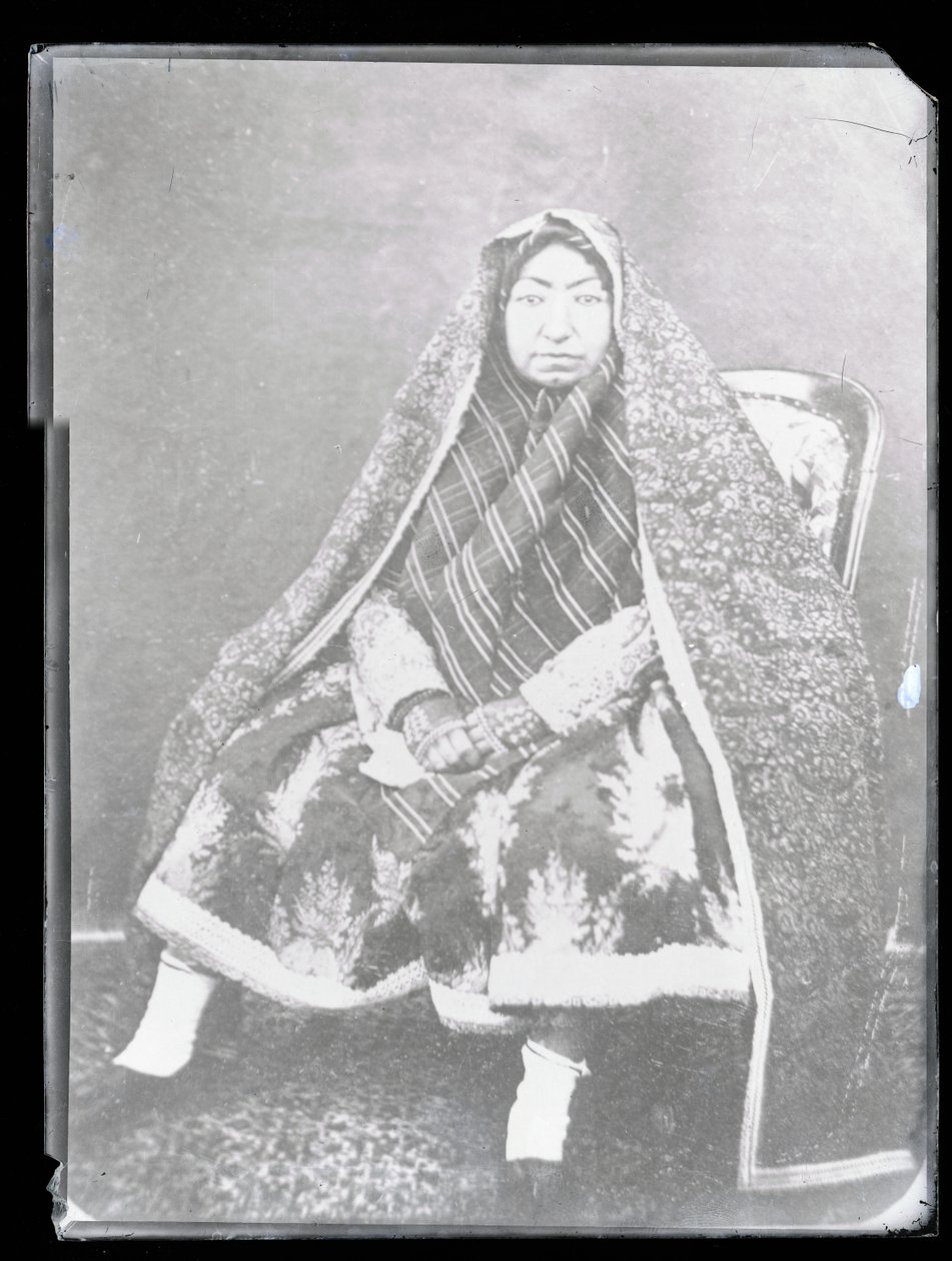 Stúdióportré: Nasir Al-Din Shah anyja, Mahd-i Awliya (f/w fotó) alkotó: Antoin Sevruguin