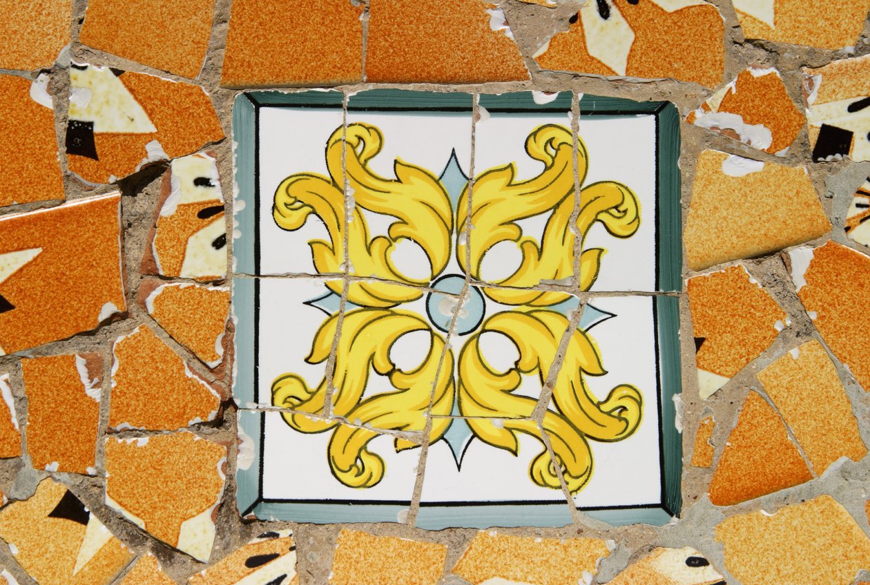 Kerámia csempe, 1900-14 (kerámia) alkotó: Antonio Gaudi