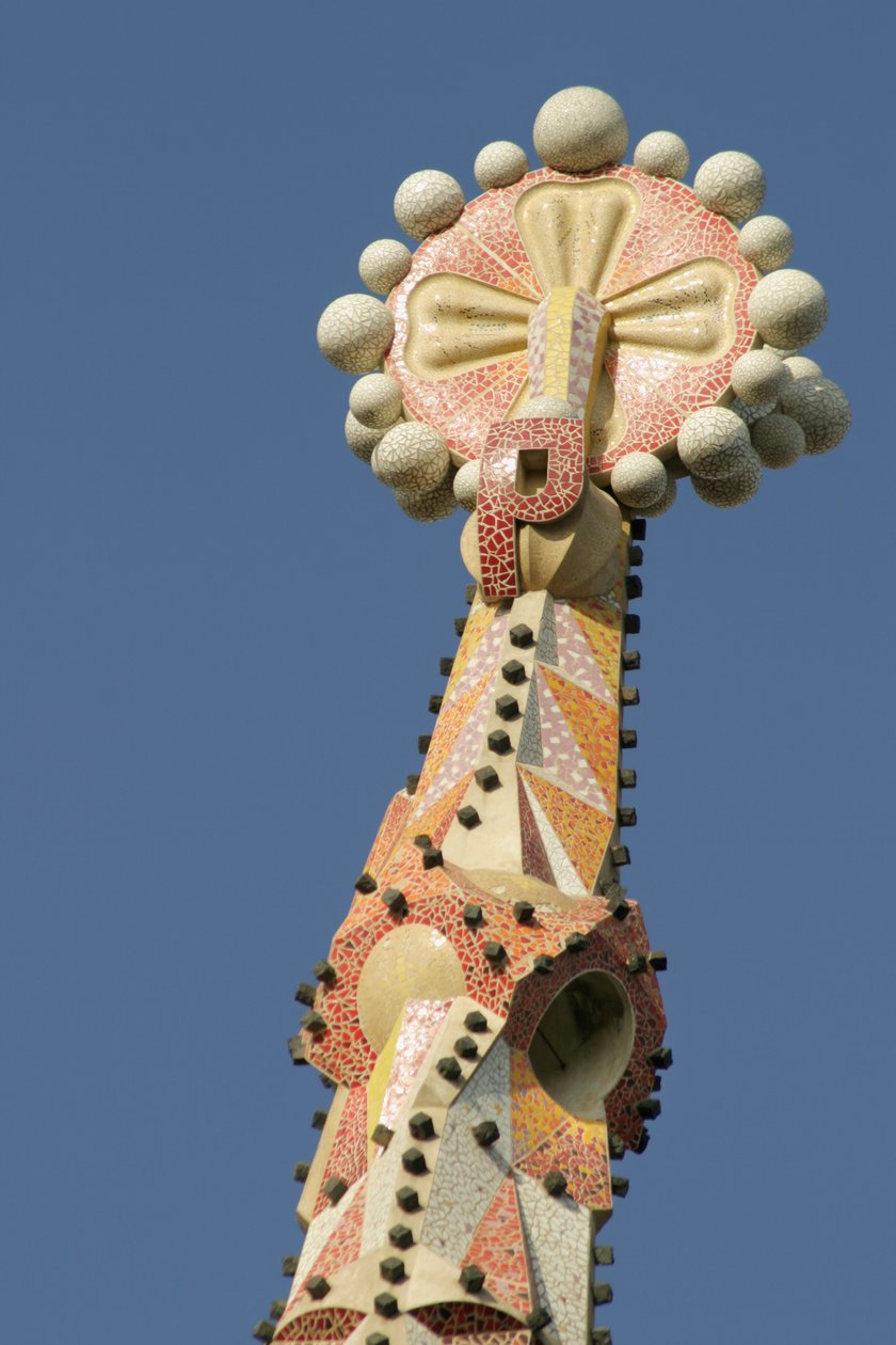 A Sagrada Familia katedrális tornyának teteje, 1882-ben kezdték el építeni (kerámia) alkotó: Antonio Gaudi