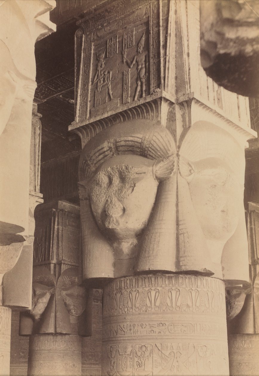 Dendera, A templom belseje, Hathor Capitals, c. 1870-1880. alkotó: Antonio Beato