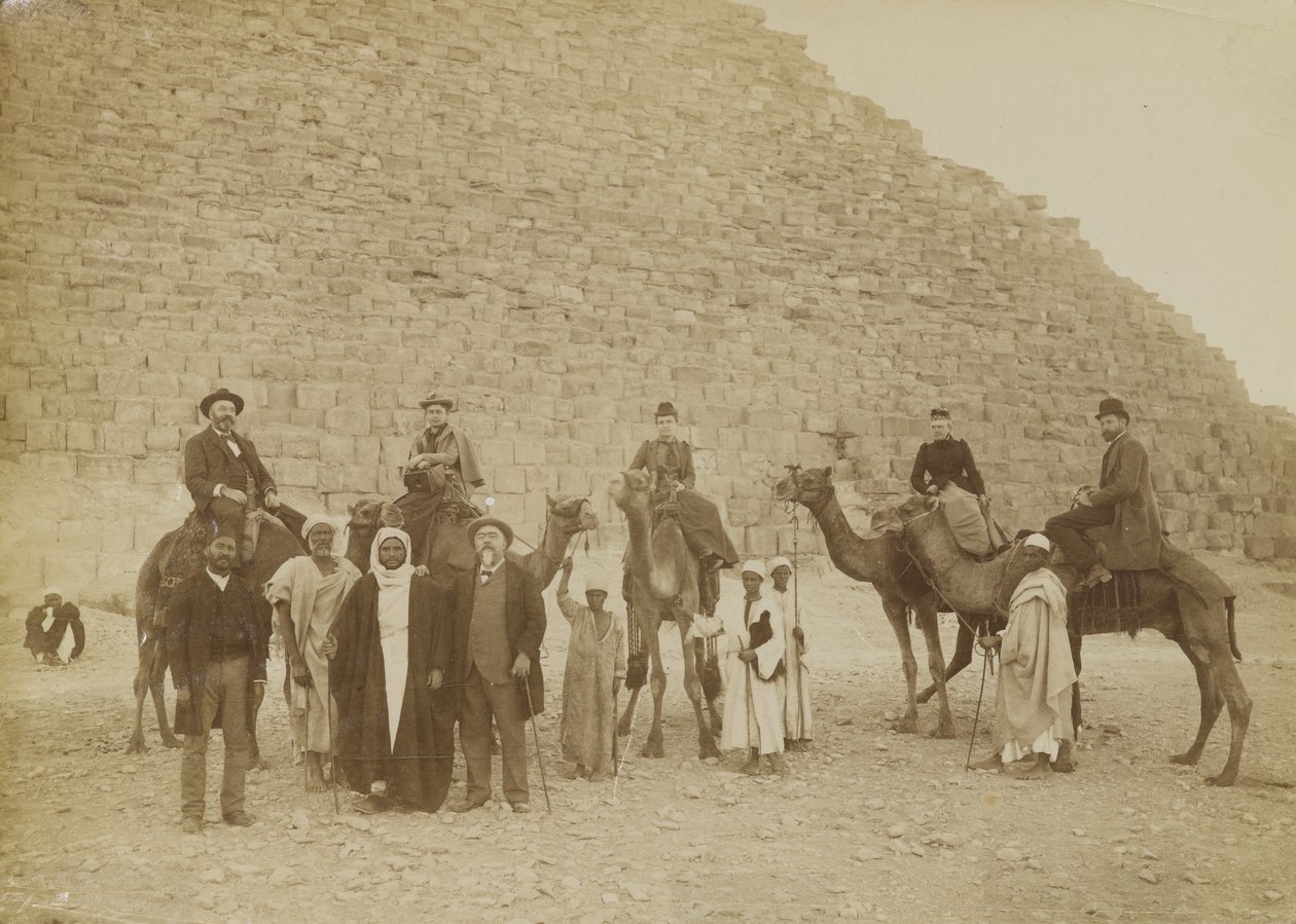 Turisták családja Gízában, Egyiptomban alkotó: Antonio Beato