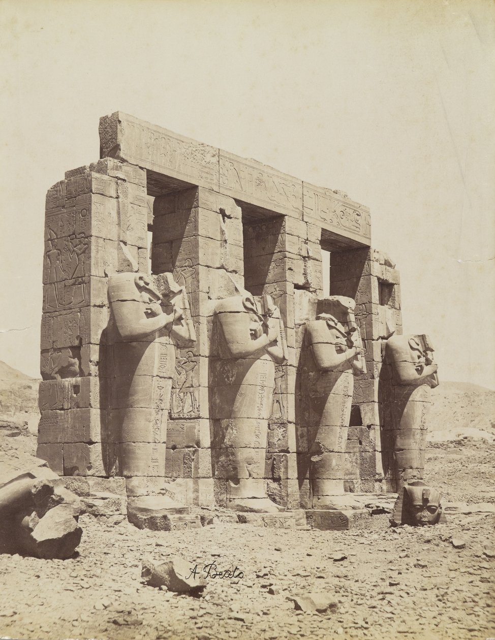Ramesseum, Théba, kilátás a második udvar délkeleti részére alkotó: Antonio Beato