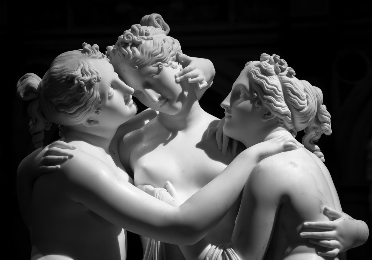 MILÁNÓ, OLASZORSZÁG - 2020 JÚNIUSA KÖRÜL: (2019) (fotó): Antonio Canova szobra, A három grácia (Le tre Gr..., 2019 (fotó) alkotó: Antonio Canova