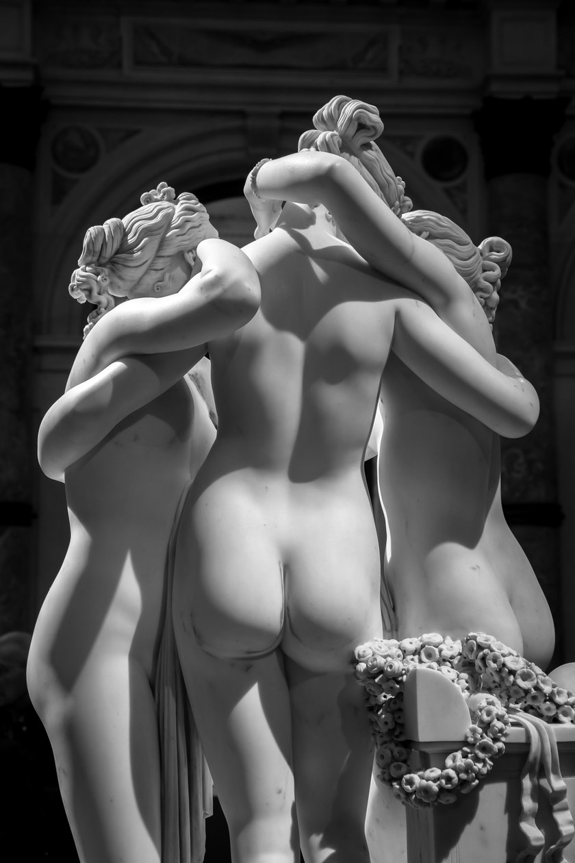 MILÁNÓ, OLASZORSZÁG - 2020 JÚNIUSA KÖRÜL: (2019) (fotó): Antonio Canova szobra, A három grácia (Le tre Gr..., 2019 (fotó) alkotó: Antonio Canova