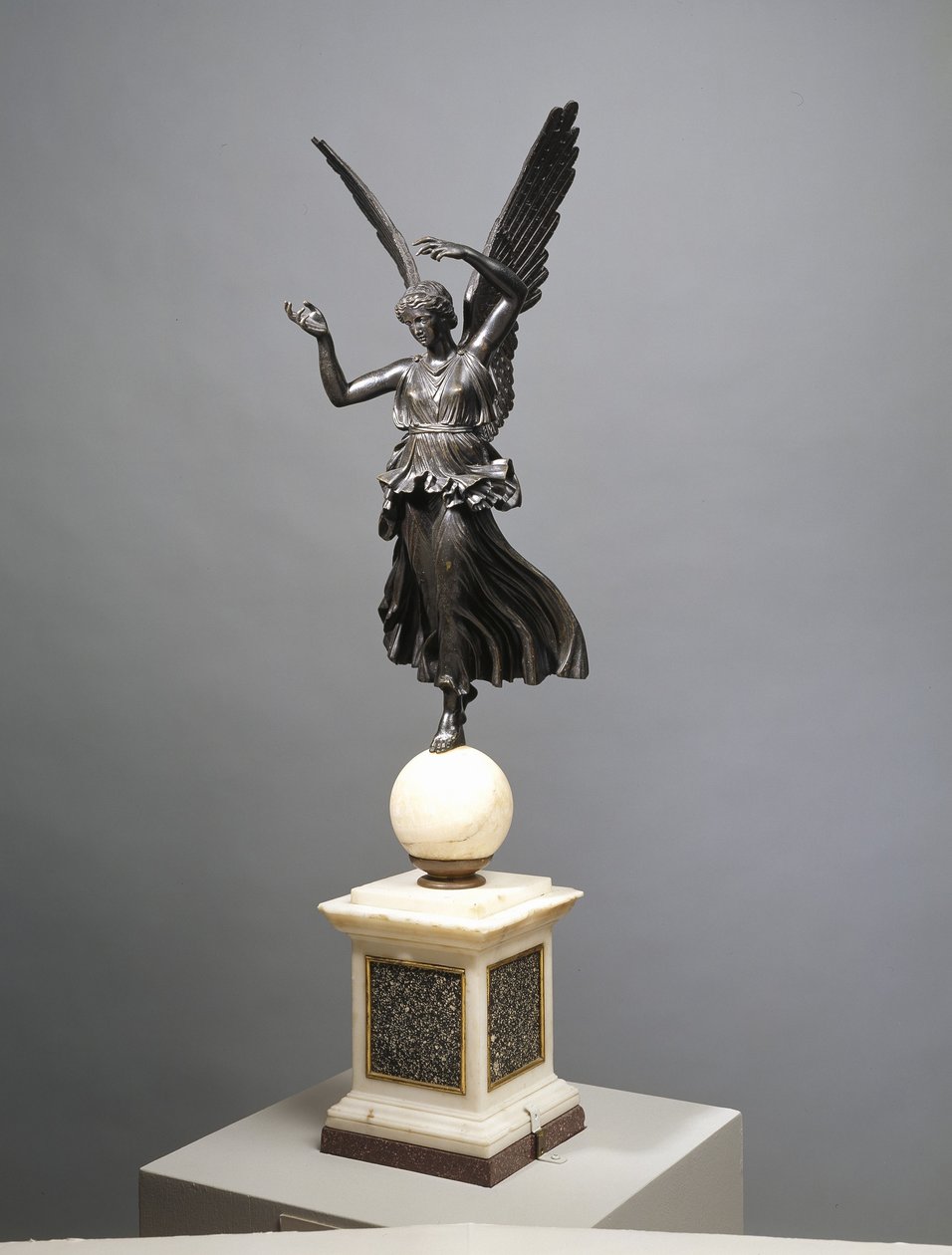 Győzelem, 1813 körül (bronz és alabástrom) alkotó: Antonio Canova
