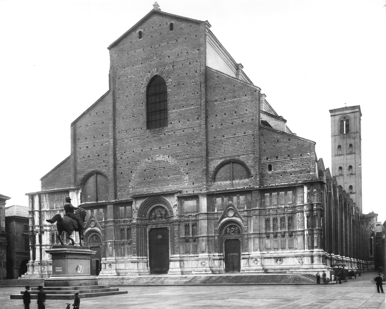 Kilátás a templom homlokzatára alkotó: Antonio di Vincenzo Antonio di Vincenzo