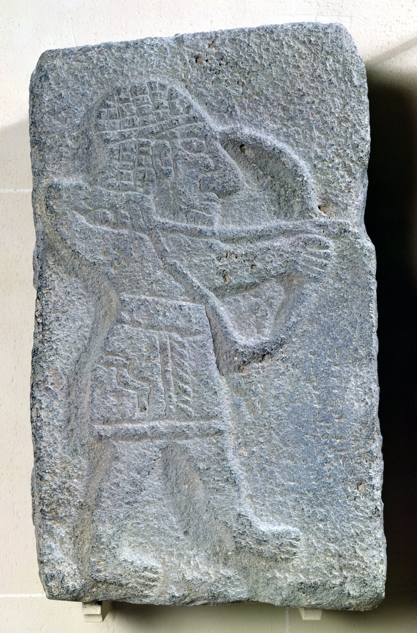 Ortosztát, amely egy íjászt ábrázol Kapara palotájából, Guzama királya, Tell Halaf, Szíria (bazalt) alkotó: Aramaean