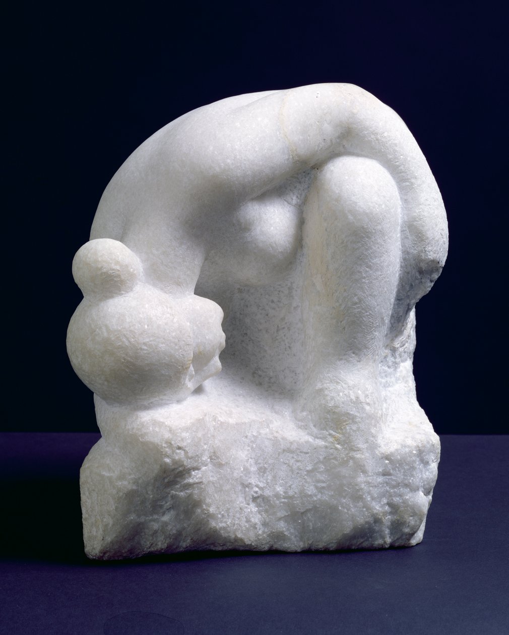 Guggoló alak, 1930 körül (1908-ban kezdődött) (márvány) alkotó: Aristide Maillol