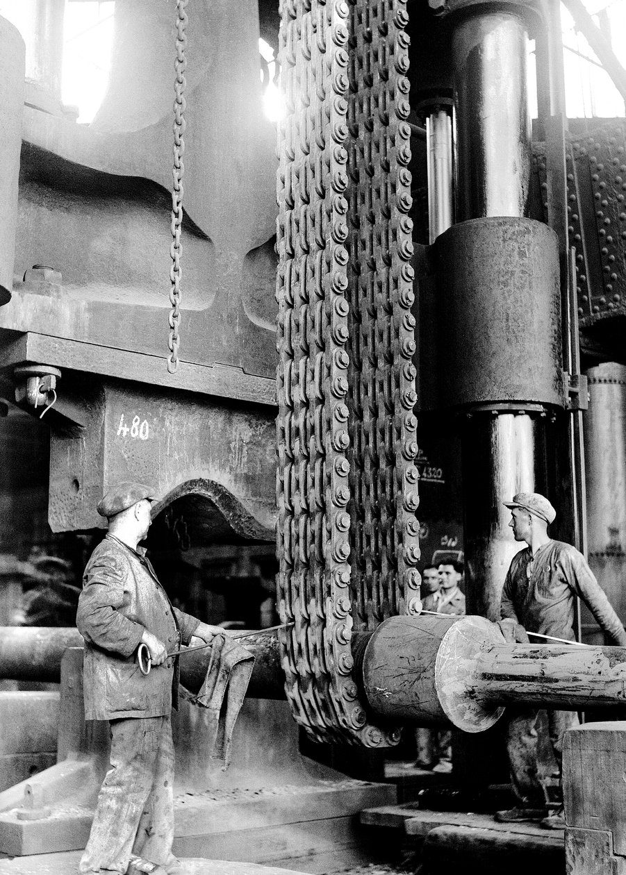 A Terni fémműves gyárban dolgozó emberek Nera Montorioban, Terniben, Olaszországban, 1935 körül (acetát film) alkotó: Armando Bruni