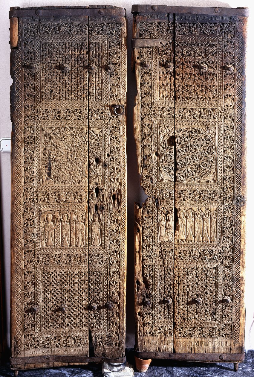 Egy pár faragott örmény diófa ajtó Krisztust ábrázolva hat apostollal és szenttel, 1312 alkotó: Armenian School