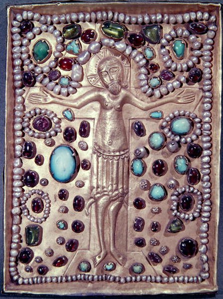 Krisztust a kereszten ábrázoló Biblia ereklyetartó borítója (gyöngyökkel és drágakövekkel aranyozott ezüst) alkotó: Armenian School