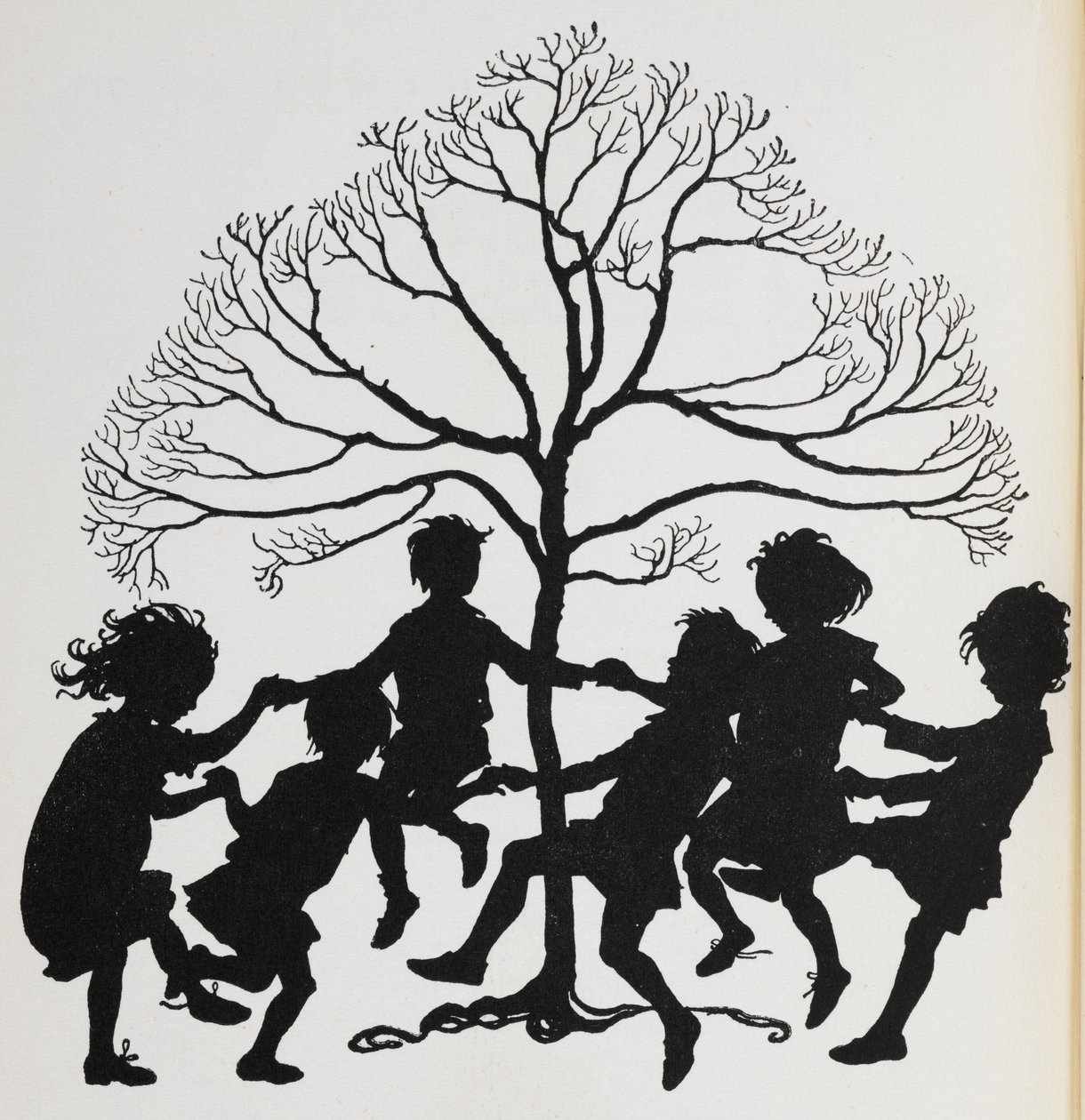 Egy fa körül táncoló gyermekek sziluettje. alkotó: Arthur Rackham