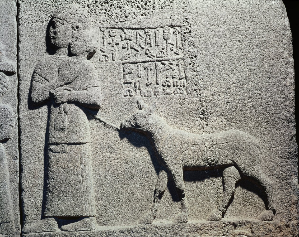 Királynő vagy dajka, aki Tuwarsaist, Araras király legkisebb fiát hordozza, Karkemissz, új-hettita (bazalt) alkotó: Assyrian
