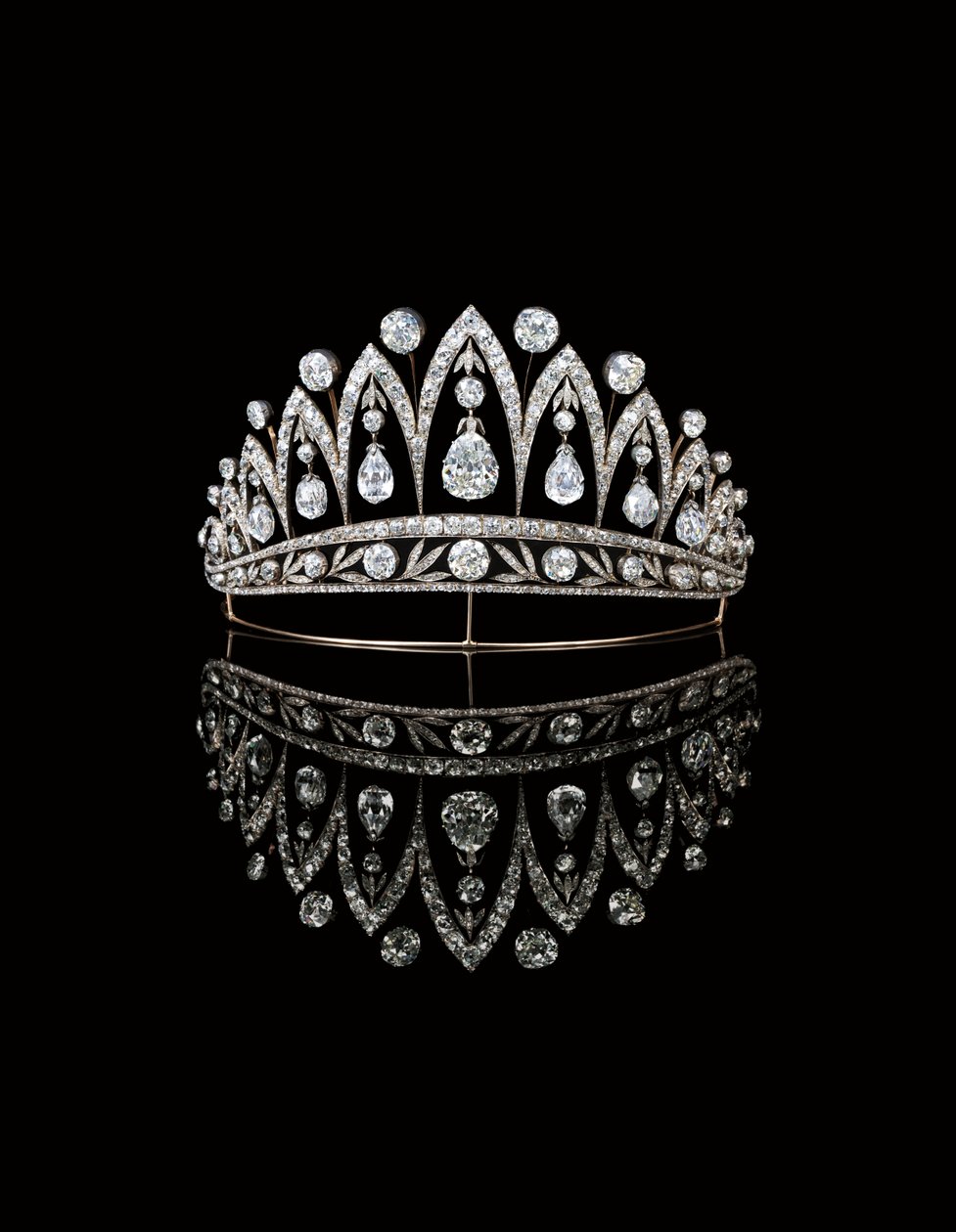 Tiara, Faberge, 1890 körül (gyémántok és arany) alkotó: August Wilhelm Holmström