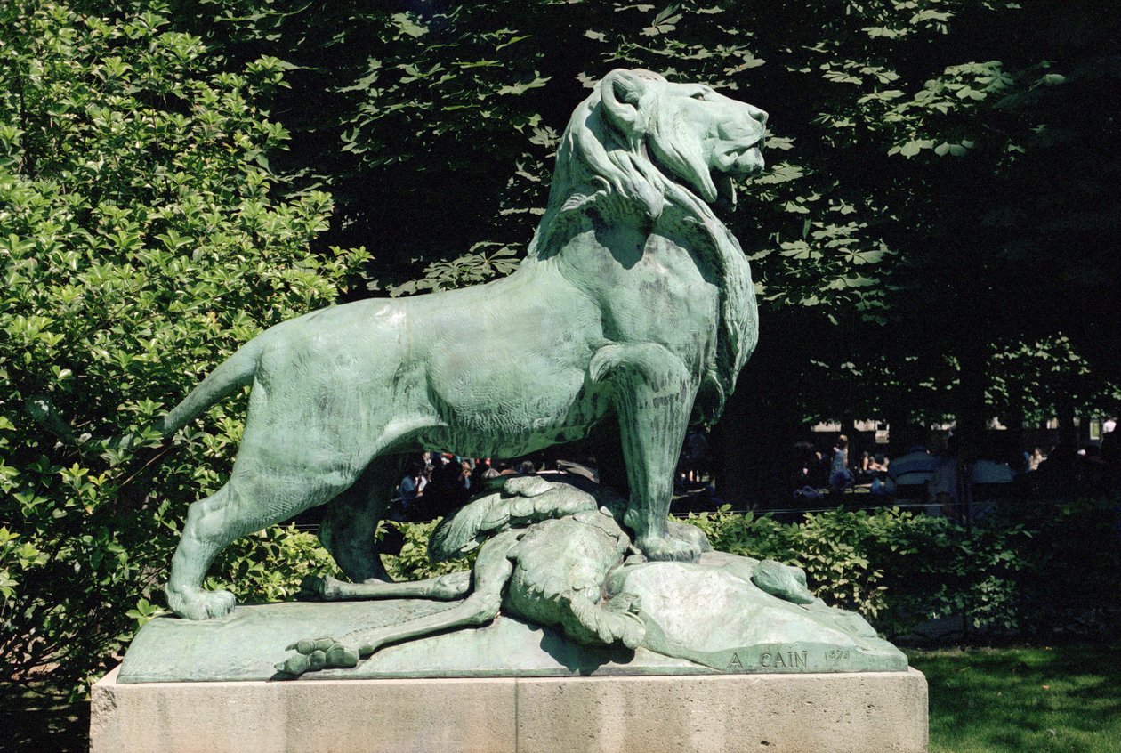 Núbiai oroszlán és zsákmánya, 1870 (bronz) (lásd még: 252666 és 252667) alkotó: Auguste Cain