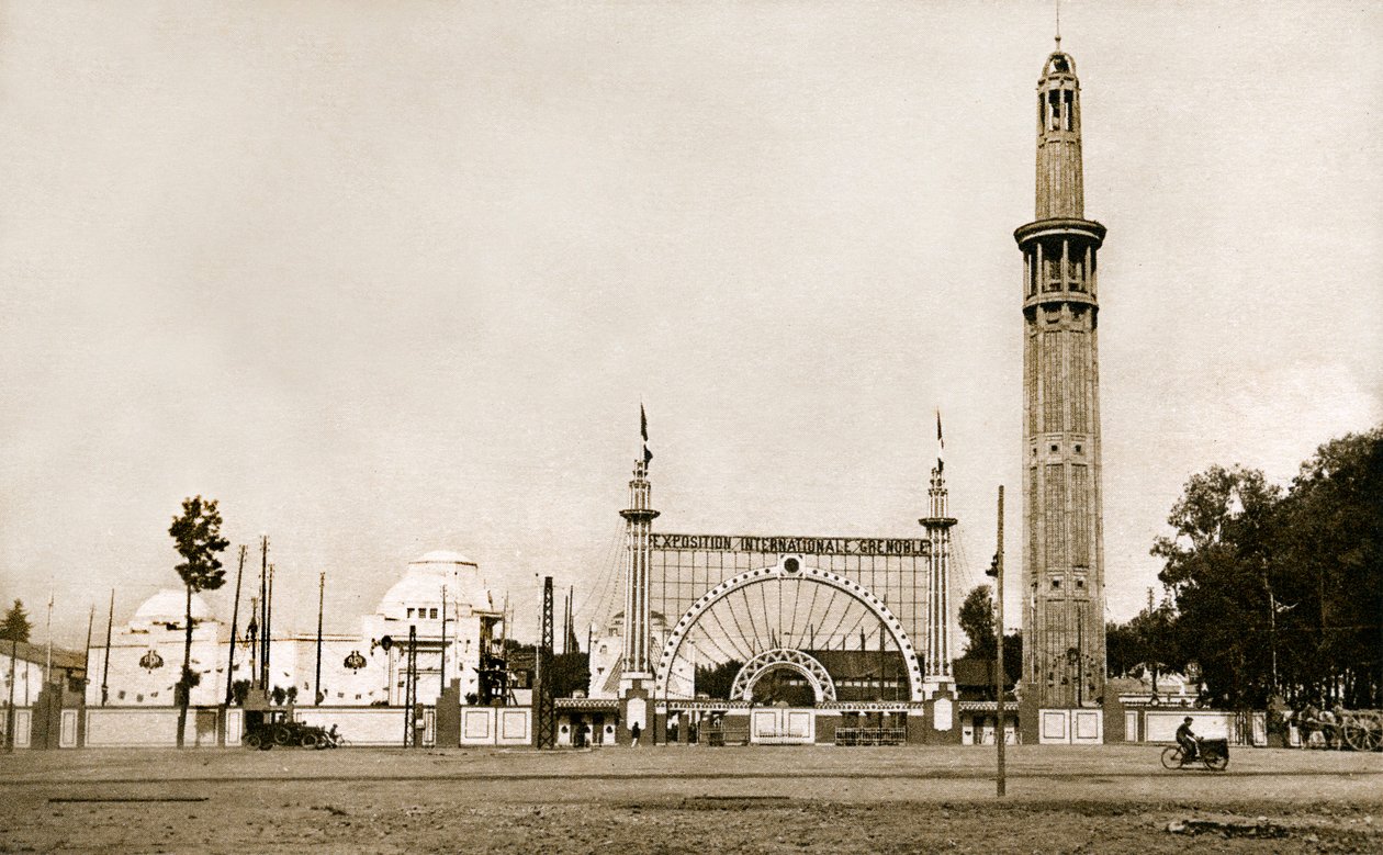 Grenoble (Isere, Dauphine): Nemzetközi Fehér Szén- és Turisztikai Kiállítás 1925-ben - a monumentális bejárat és a tájékozódási torony (Perret-torony) - Auguste (1874-1954) és Gustave (1876-1952) Perret testvérek által épített, 95 méter magas és közel 8 mé alkotó: Auguste & Gustave (1876 1952) Perret